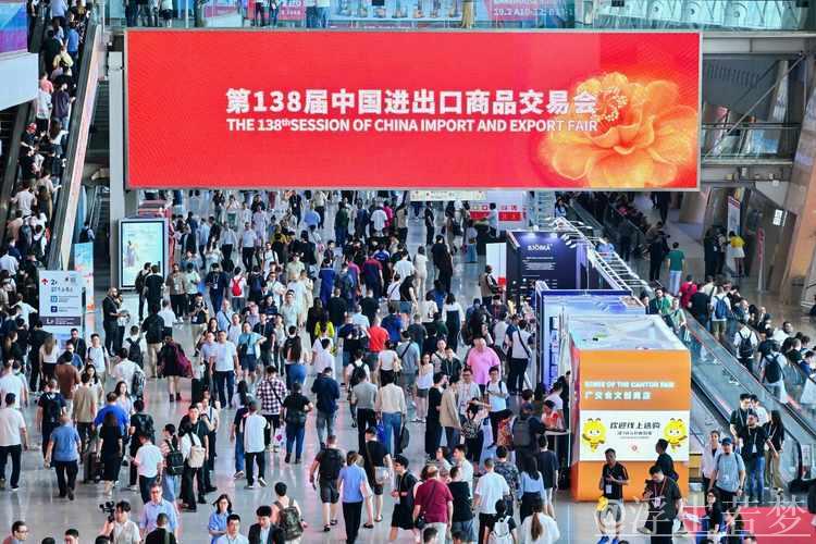 广交会境外客商激增两成,中国“智造”备受青睐 广交会境外客商激增两成,中国“智造”备受青睐